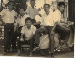 Yap Hwie Yang (no.2 dari kanan)